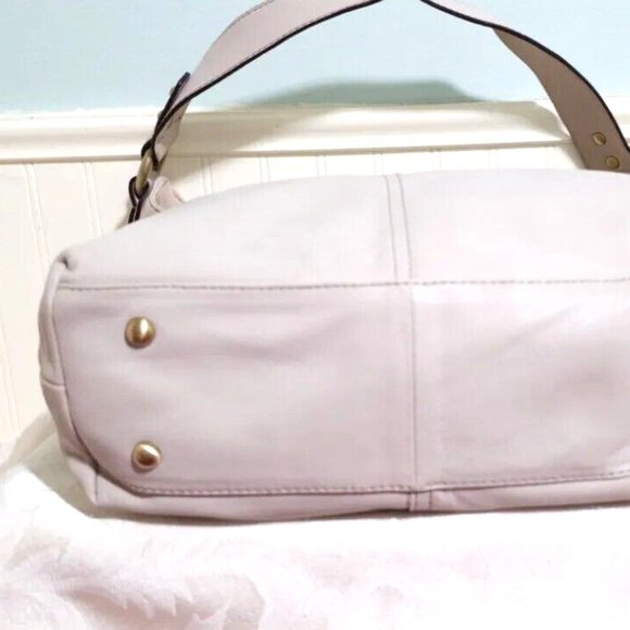 Tignanello Beige 100% Leather Large Shoulder Bag Purse Magnet Close Stud Bottom - Picture 12 of 16